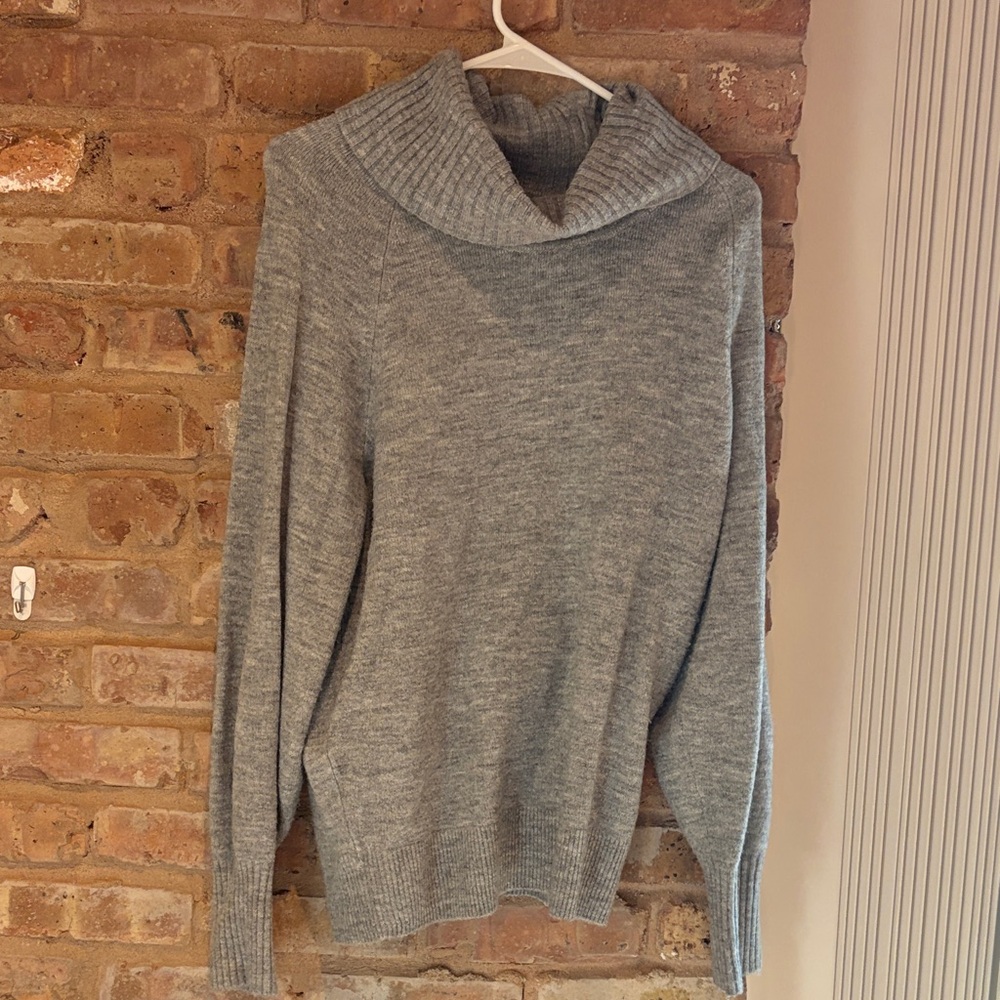Banana Republic Heather Gray Knit Pullover